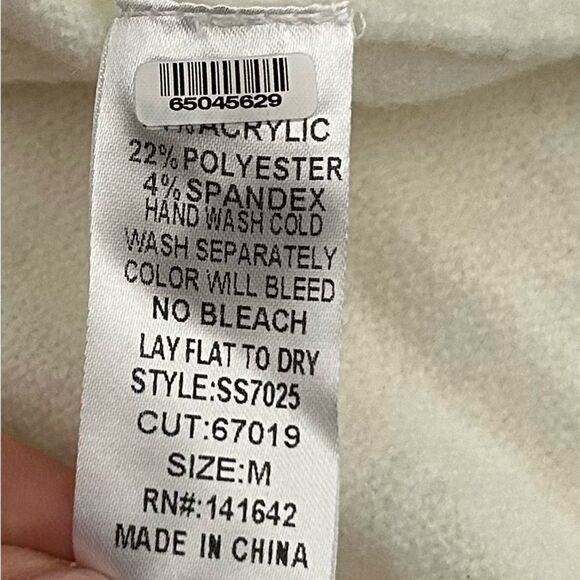 She + Sky White wide Sleeve Soft Sweater Size Medium - Picture 7 of 8